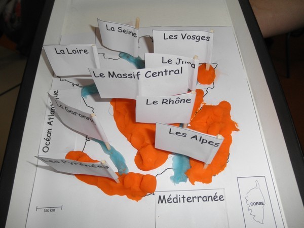 Le relief Français en pâte à modeler Le relief Français en pâte à modeler