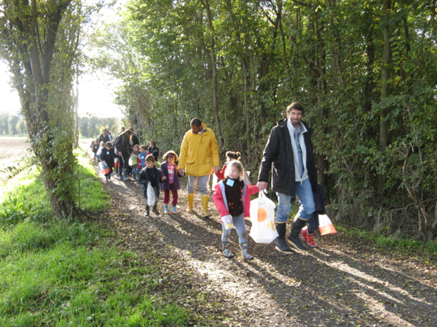 "Promenons-nous dans les bois.." "Promenons-nous dans les bois.."