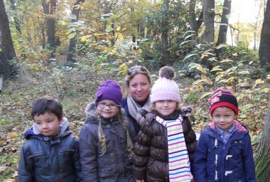 La classe de Petite et Moyenne Section dans les bois La classe de Petite et Moyenne Section dans les bois