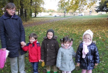 La classe de Petite et Moyenne Section dans les bois La classe de Petite et Moyenne Section dans les bois