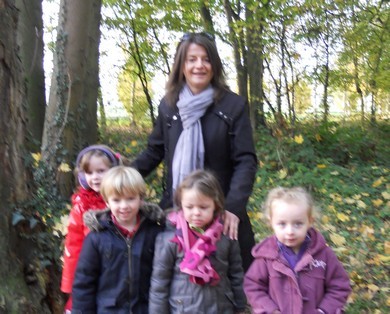 La classe de Petite et Moyenne Section dans les bois La classe de Petite et Moyenne Section dans les bois