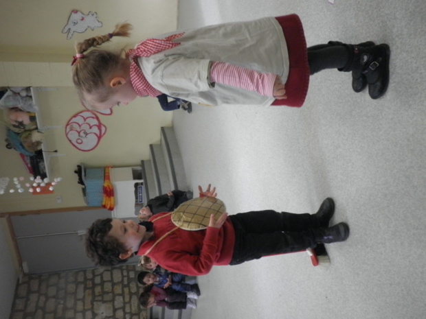 Petit spectacle de Roule Galette. Petit spectacle de Roule Galette.