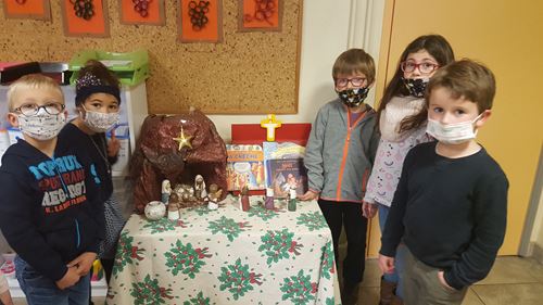 Les CP se préparent pour Noël Les CP se préparent pour Noël