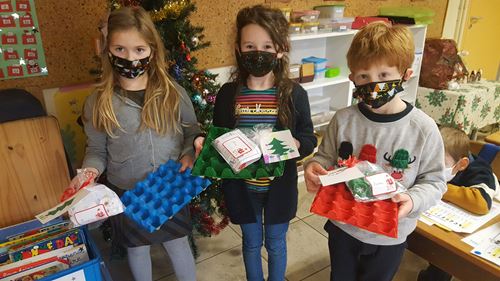Les CP se préparent pour Noël Les CP se préparent pour Noël