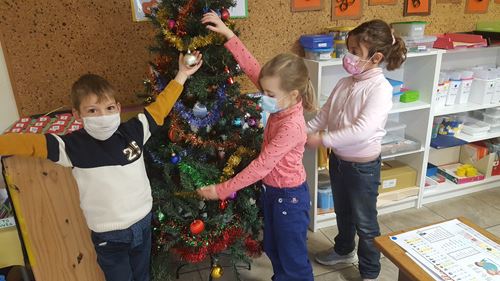 Les CP se préparent pour Noël Les CP se préparent pour Noël