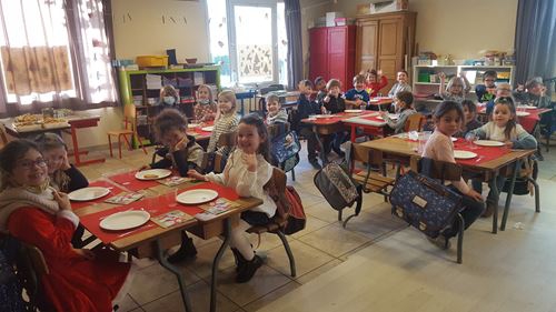 Repas de NOËL chez les CP Repas de NOËL chez les CP