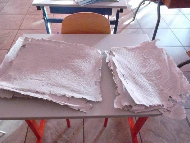 Et voilà de nouvelles feuilles de papier prêtes à l'emploi ! Et voilà de nouvelles feuilles de papier prêtes à l'emploi !