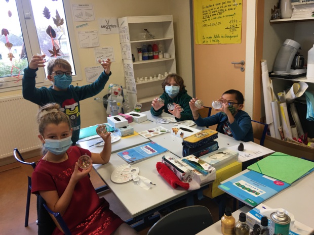 Noël 2020 (Article rédigé par Mathilda, Léna, Héloïse et Chrystal durant les ateliers d’écriture) Noël 2020 (Article rédigé par Mathilda, Léna, Héloïse et Chrystal durant les ateliers d’écriture)