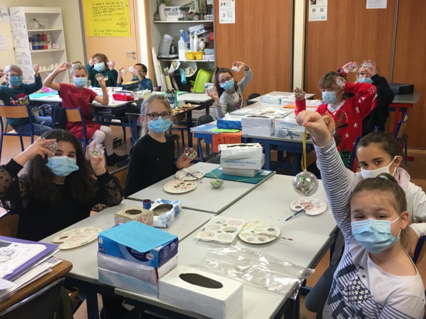 Noël 2020 (Article rédigé par Mathilda, Léna, Héloïse et Chrystal durant les ateliers d’écriture) Noël 2020 (Article rédigé par Mathilda, Léna, Héloïse et Chrystal durant les ateliers d’écriture)