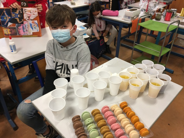 Les anniversaires en classe (Article rédigé lors des ateliers d’écriture par Baptiste, Inès et Marie-Charlotte) Les anniversaires en classe (Article rédigé lors des ateliers d’écriture par Baptiste, Inès et Marie-Charlotte)