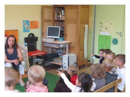 Notre maîtresse s'appelle Catherine Roussel et notre aide maternelle c'est Marlène.