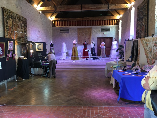 Exposition sur le dentelle à la grange aux dîmes