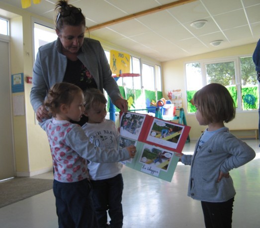 Règles de vie de la cour des maternelle Règles de vie de la cour des maternelle