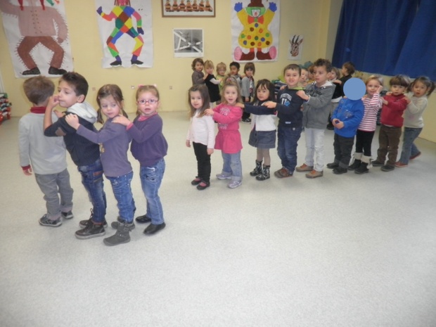 Danses et farandoles... Danses et farandoles...