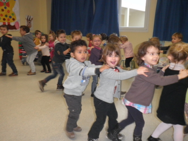 Danses et farandoles... Danses et farandoles...