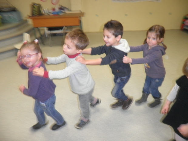 Danses et farandoles... Danses et farandoles...