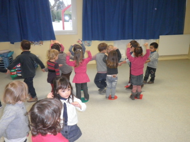 Danses et farandoles... Danses et farandoles...