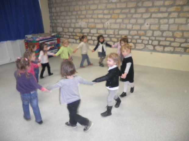 Danses et farandoles... Danses et farandoles...