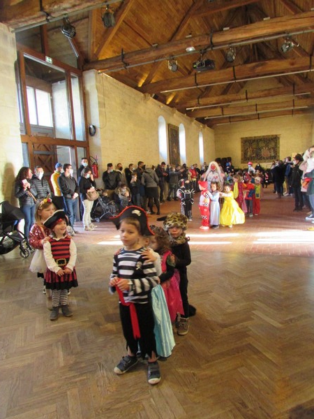 Tous déguisés pour le Carnaval ! Tous déguisés pour le Carnaval !