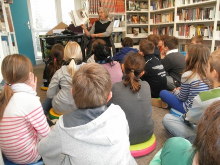 Sortie à la bibliothèque... Sortie à la bibliothèque...