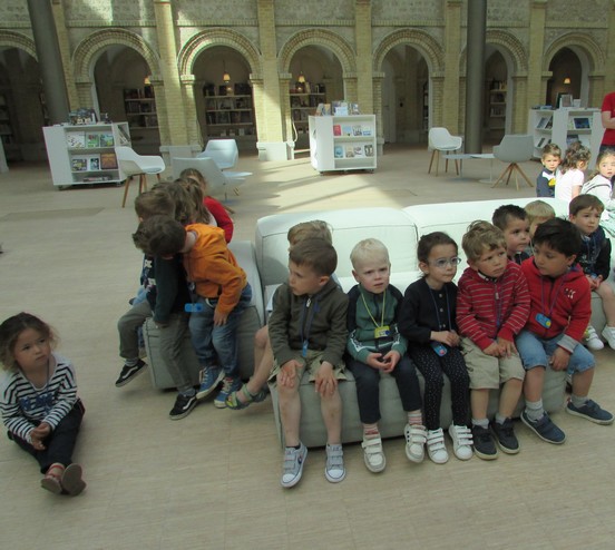 Les petits peintres découvrent une galerie...