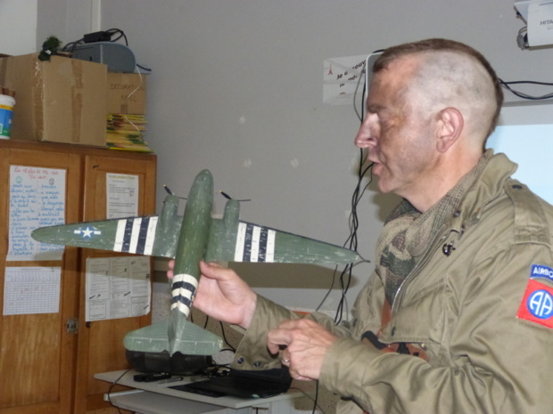 "Le jour le plus long" raconté aux CP/CE1 par John Steel... "Le jour le plus long" raconté aux CP/CE1 par John Steel...