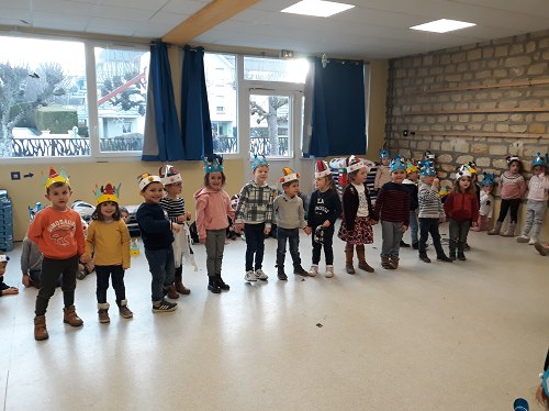 Les petits rois et reines en Maternelle.