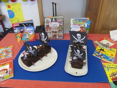 Les CE1 partent à la découverte des pirates! Les CE1 partent à la découverte des pirates!