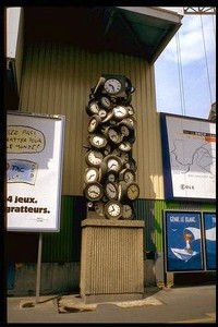 Ecole Sacré Coeur, Ouistrheam, Sculpture d'Arman