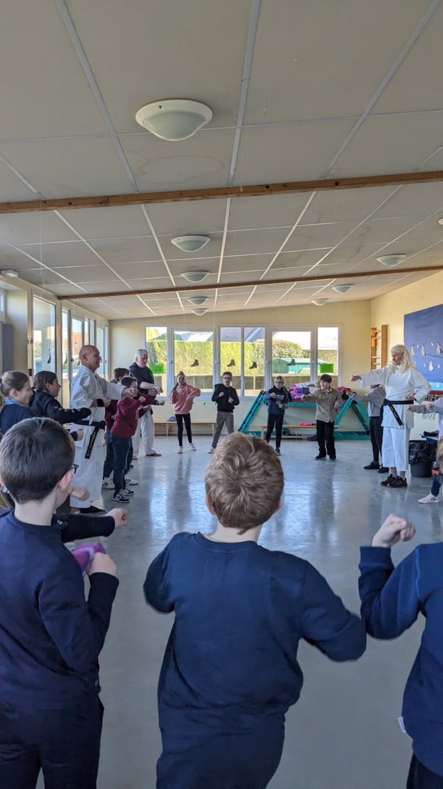 Initiation au Karaté Initiation au Karaté