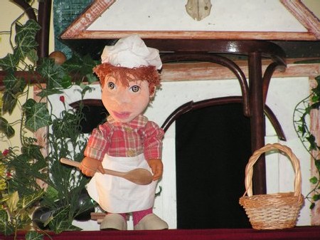 Spectacle de marionnettes. Spectacle de marionnettes.