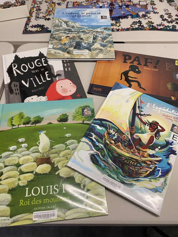 Première visite à la bibliothèque pour la présentation du concours de « La mouette qui lit » Première visite à la bibliothèque pour la présentation du concours de « La mouette qui lit »