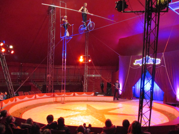 Spectacle de cirque sous le chapiteau !