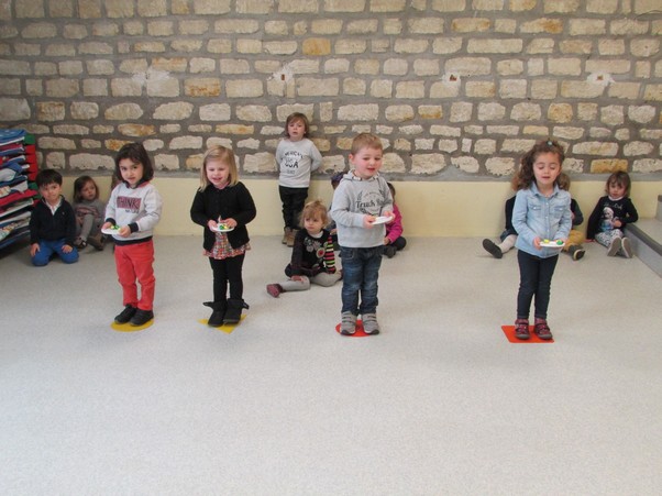 Attention aux oeufs! Attention aux oeufs!