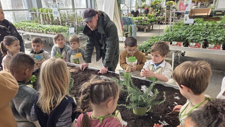 Les MS-GS apprennent à jardiner !