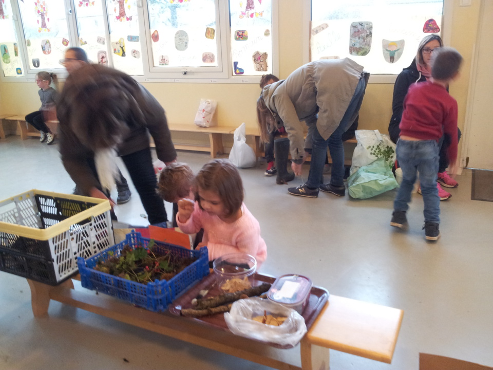 "Promenons-nous dans les bois..." "Promenons-nous dans les bois..."