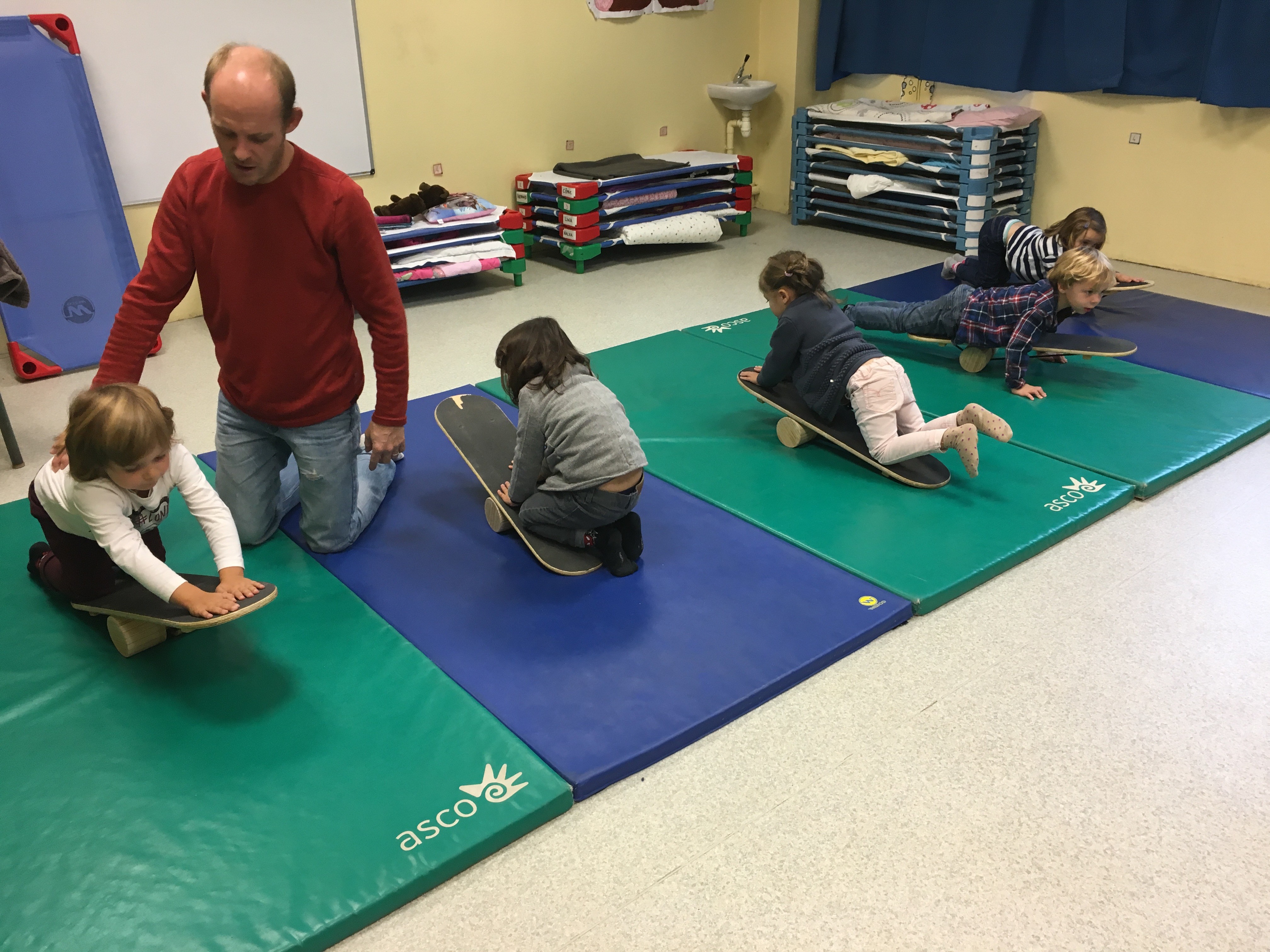 Tous les mardis, c'est cirque !! Tous les mardis, c'est cirque !!