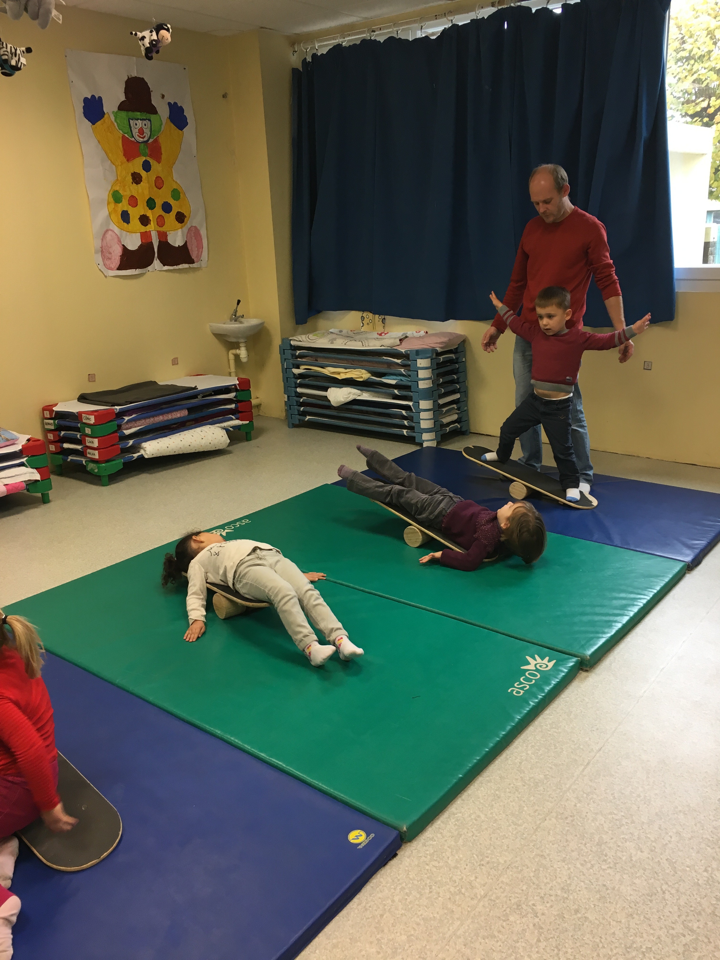 Tous les mardis, c'est cirque !! Tous les mardis, c'est cirque !!