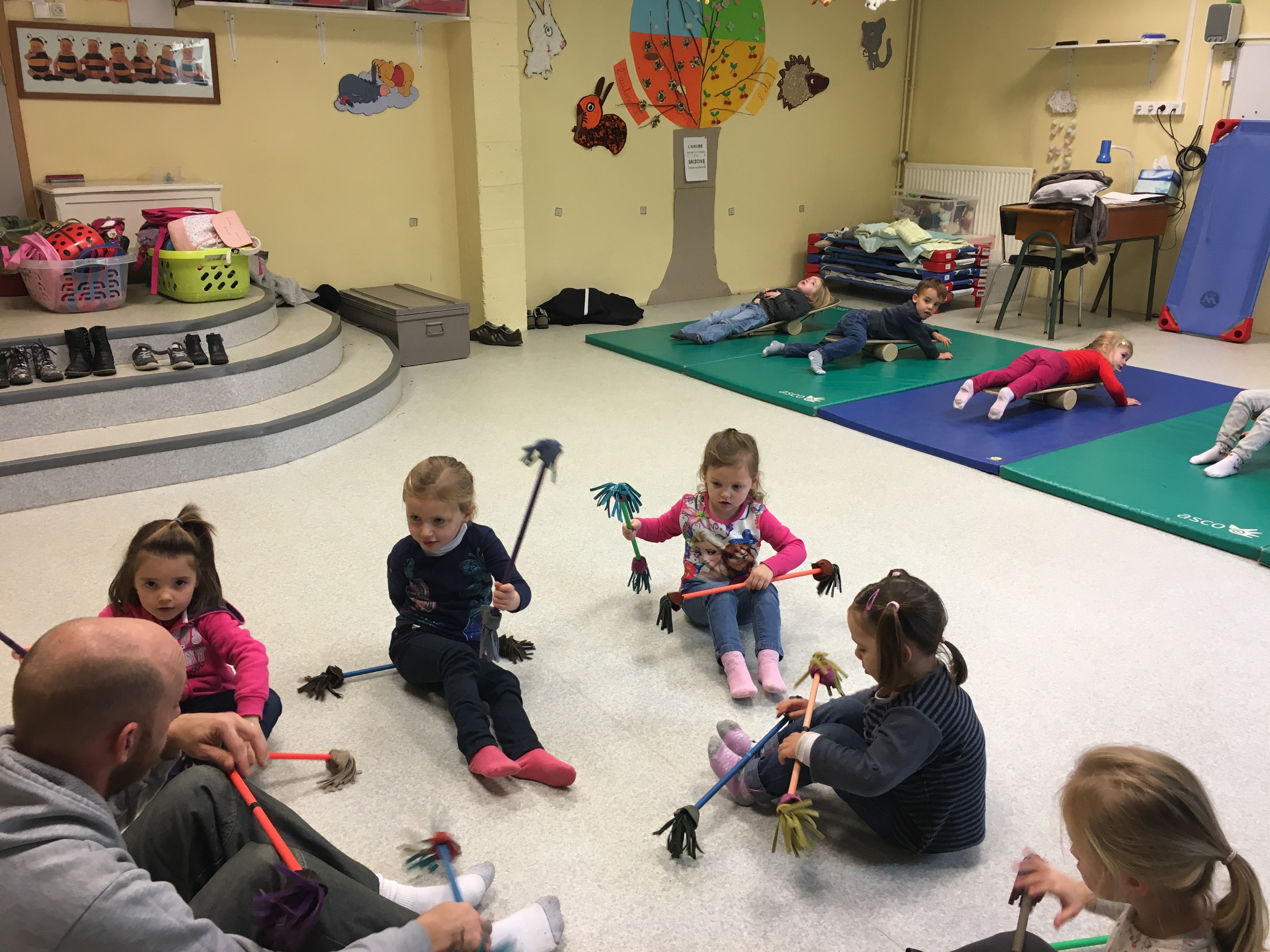 Tous les mardis, c'est cirque !! Tous les mardis, c'est cirque !!