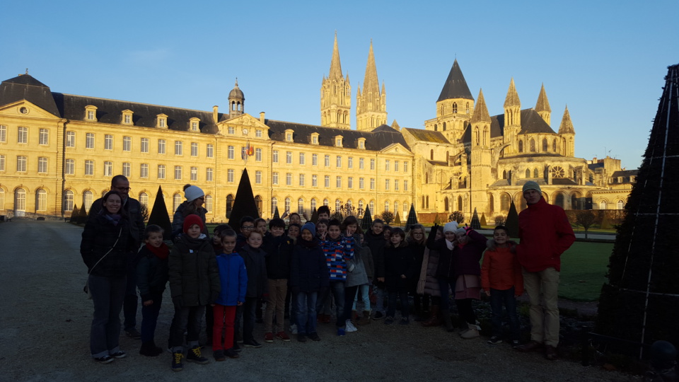 Les CP/CE1/CE2 à l'abbaye aux hommes Les CP/CE1/CE2 à l'abbaye aux hommes