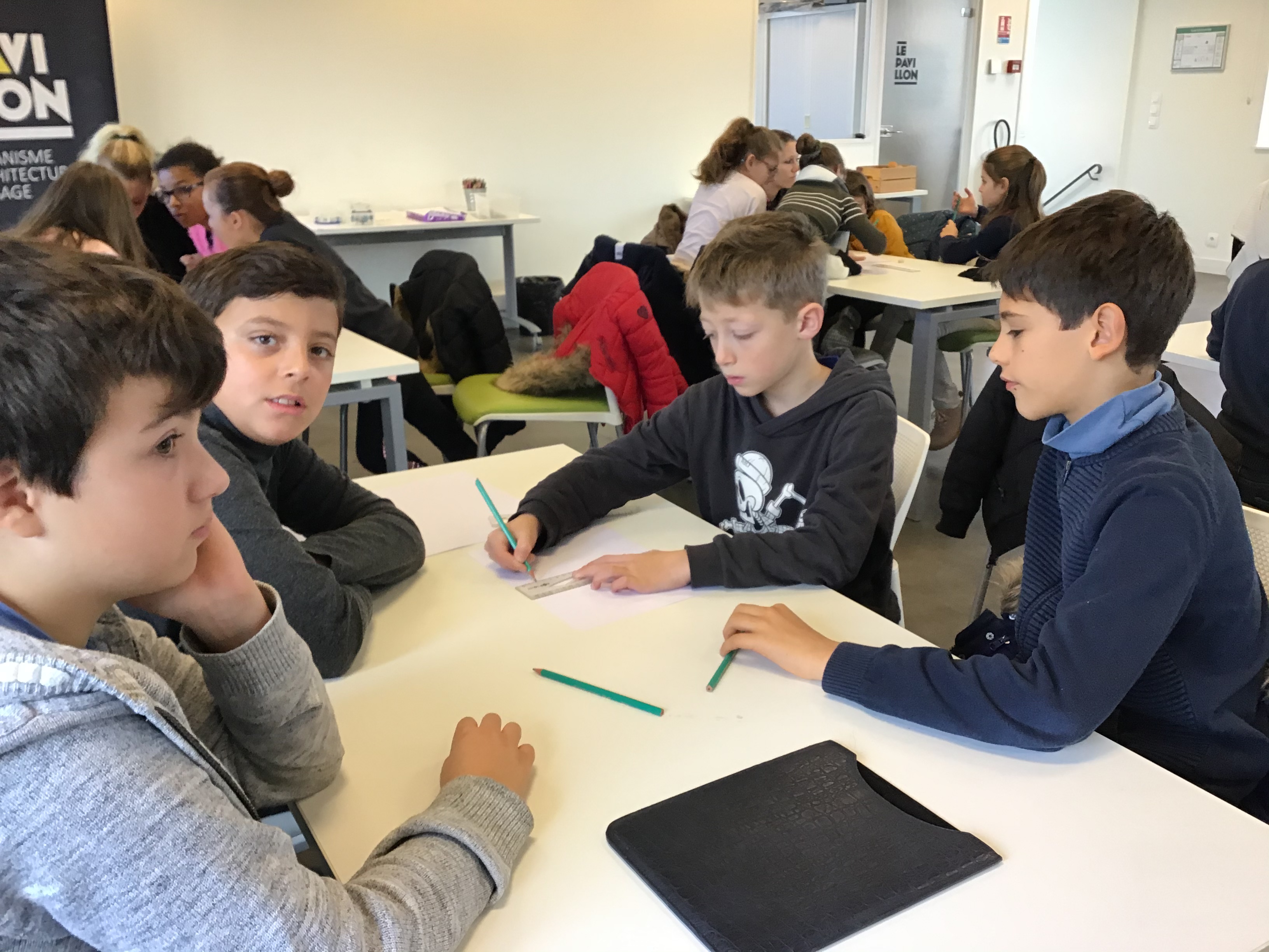 Visite au Pavillon de la presqu’île de Caen.