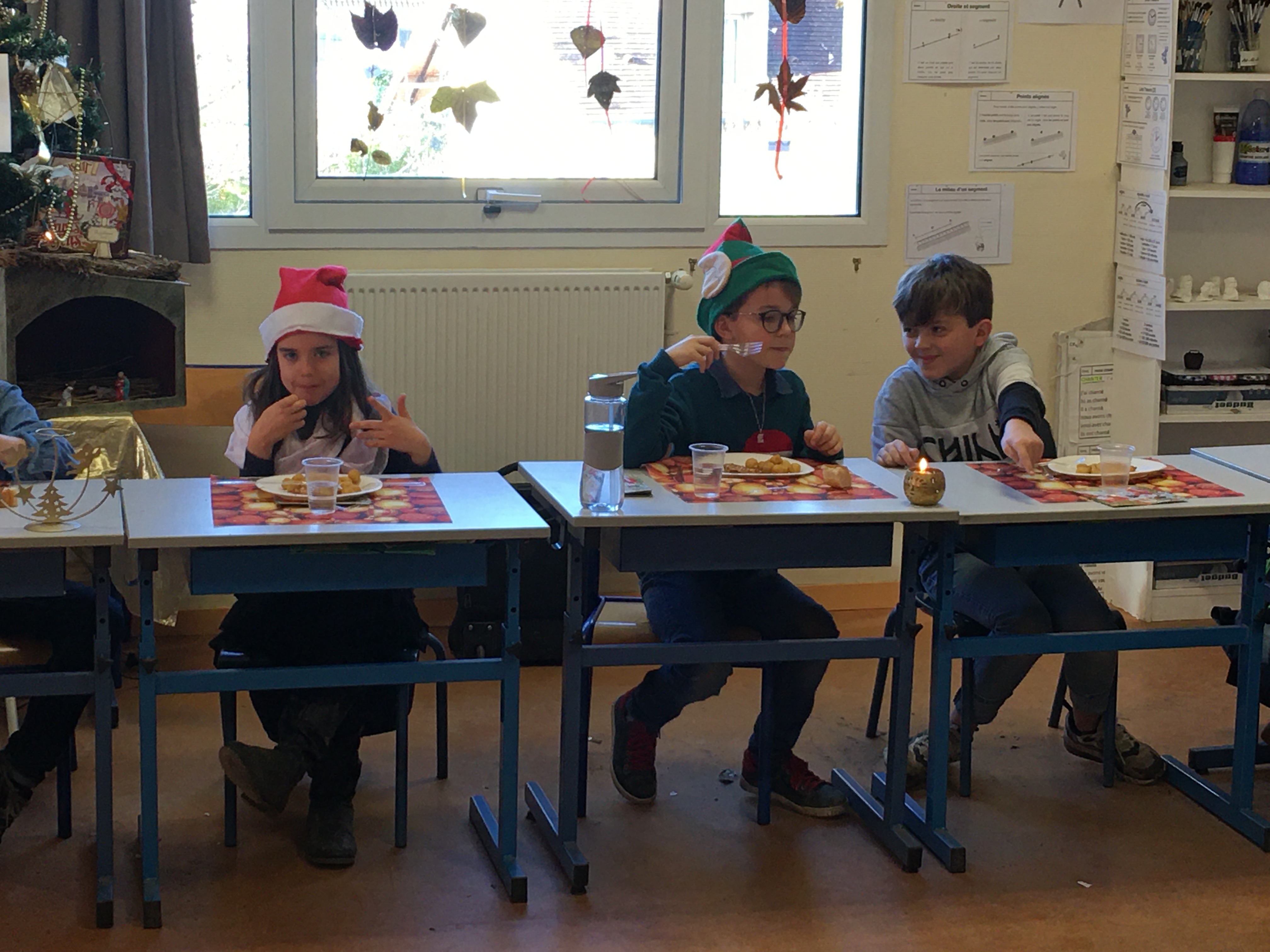 Le repas et le film de Noël ( Article rédigé lors des ateliers d’écriture par Gabin, Camille,Léopold et Anthony)