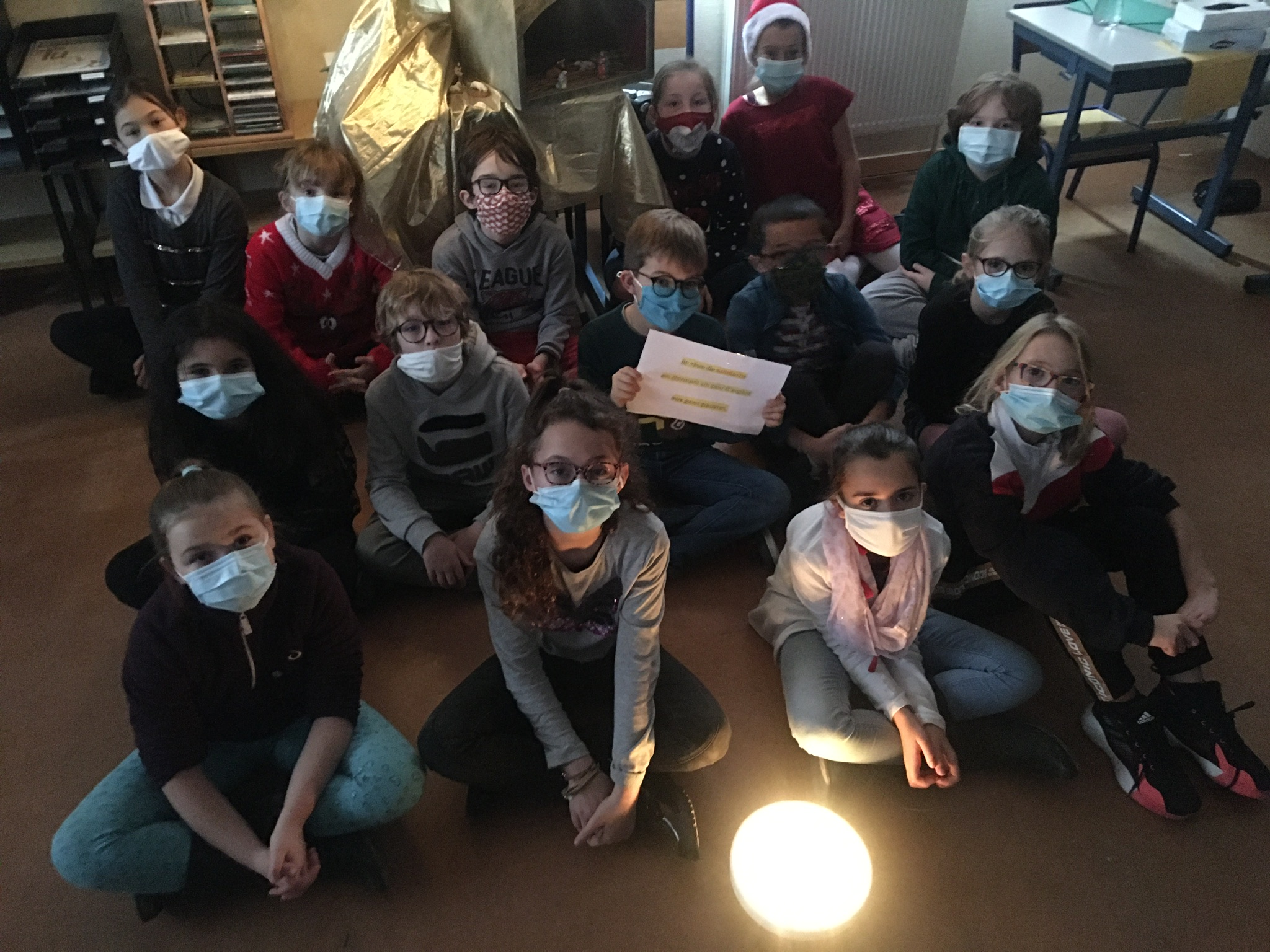 Noël 2020 (Article rédigé par Mathilda, Léna, Héloïse et Chrystal durant les ateliers d’écriture)