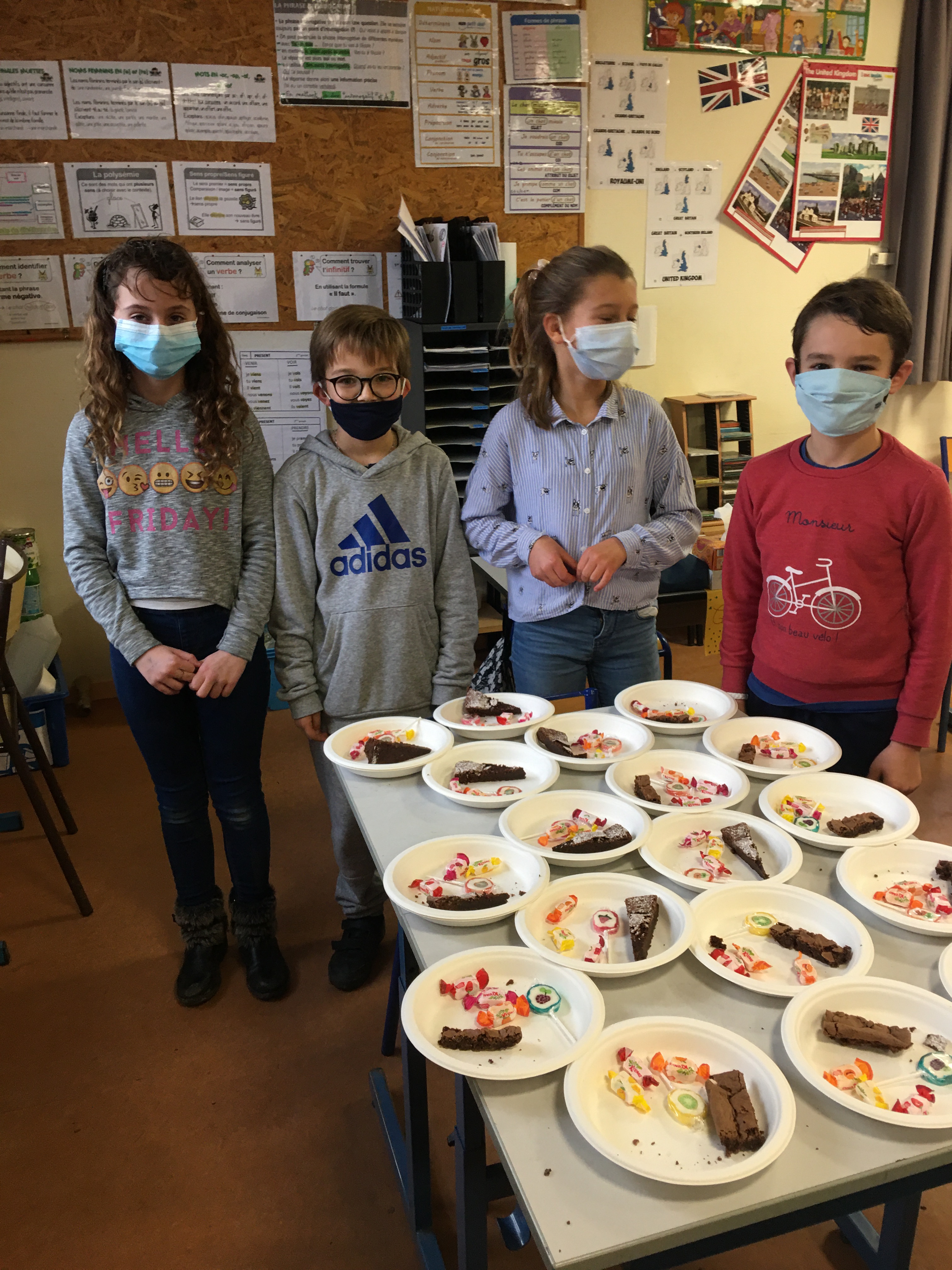 Les anniversaires en classe (Article rédigé lors des ateliers d’écriture par Baptiste, Inès et Marie-Charlotte) Les anniversaires en classe (Article rédigé lors des ateliers d’écriture par Baptiste, Inès et Marie-Charlotte)