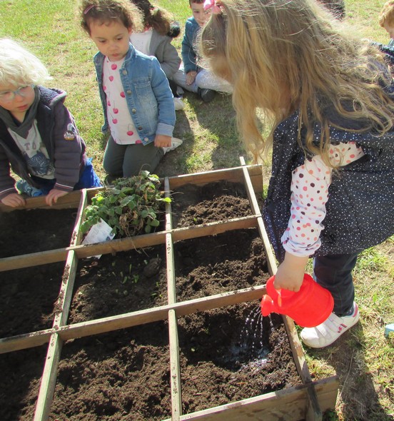 Les petits jardiniers Les petits jardiniers