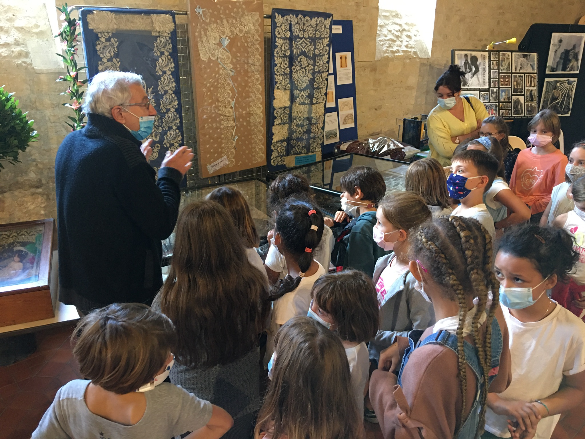 Exposition sur le dentelle à la grange aux dîmes