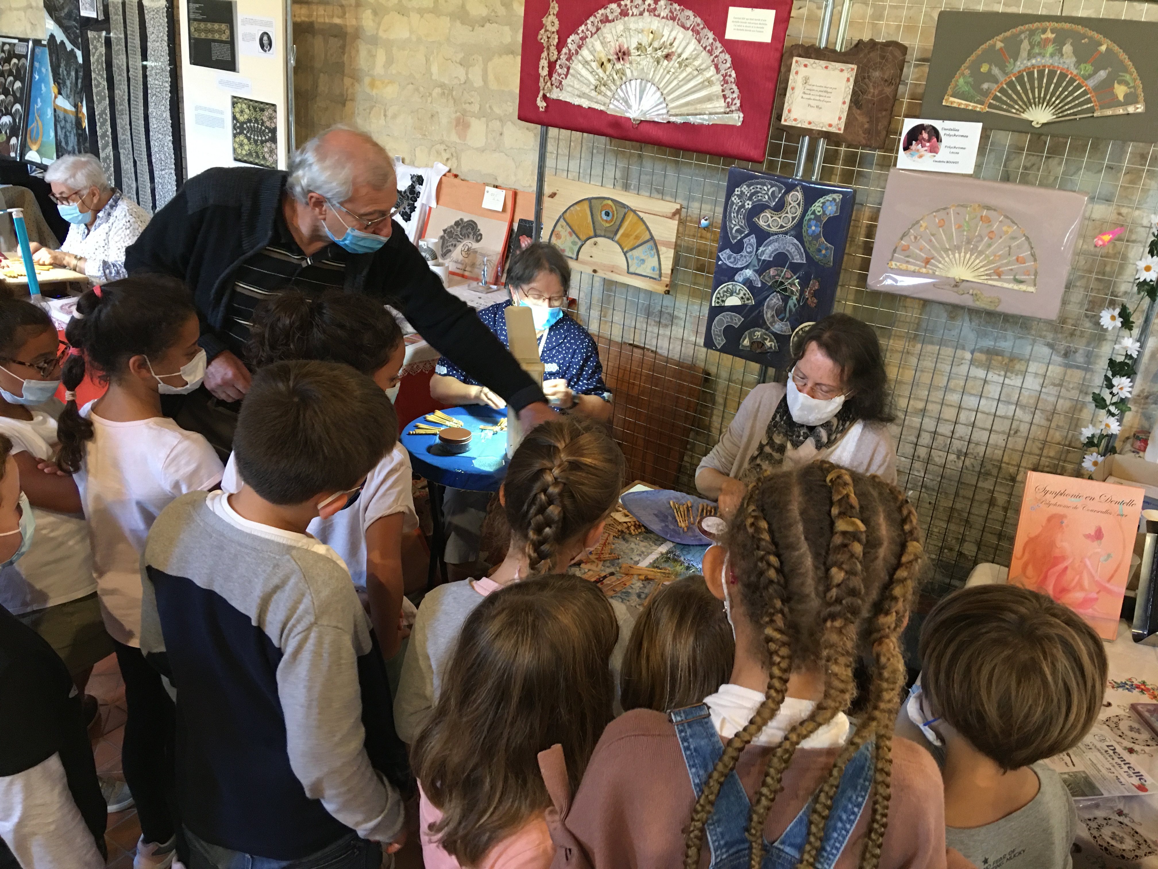 Exposition sur le dentelle à la grange aux dîmes