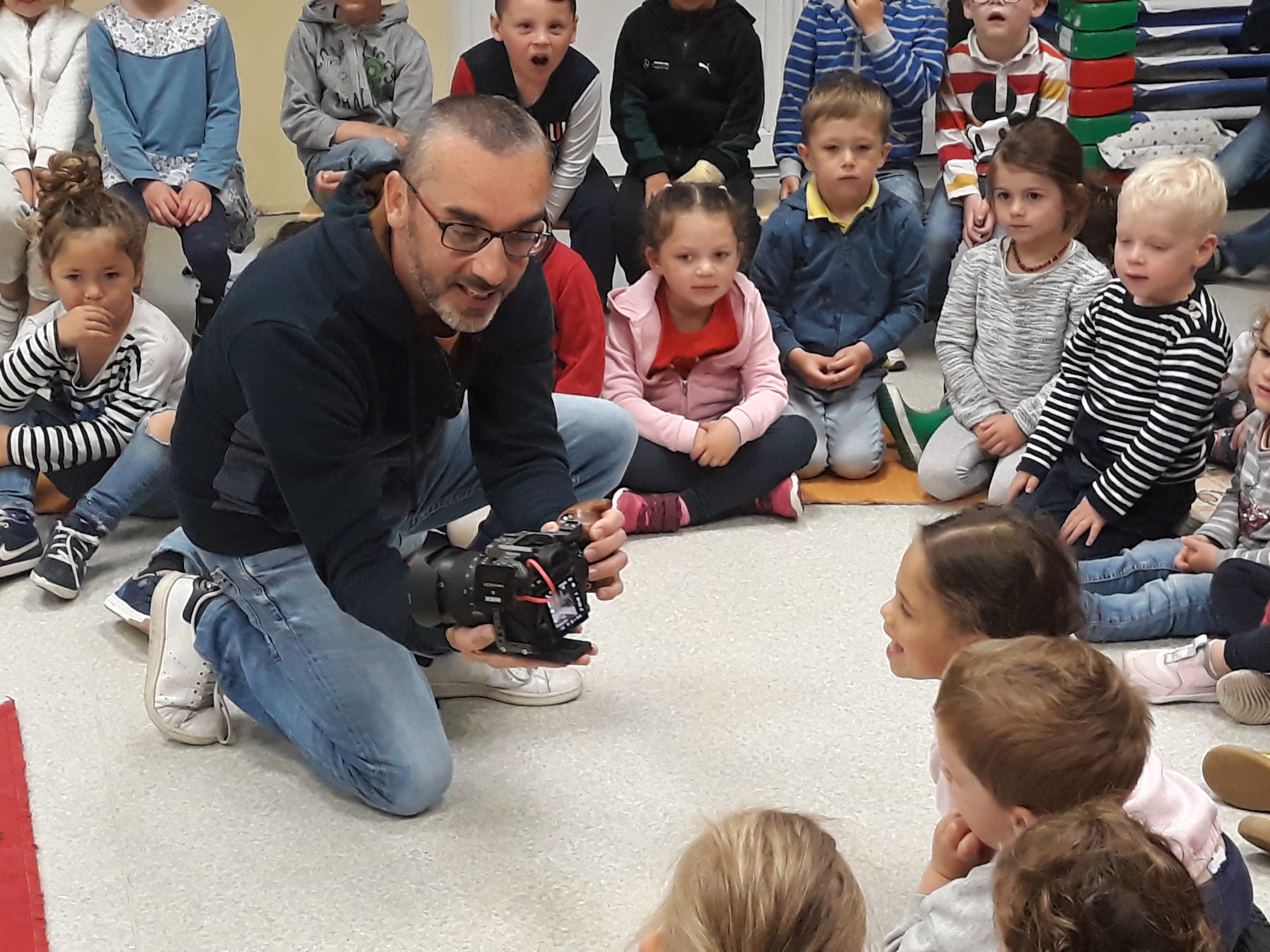 caméraman en maternelle