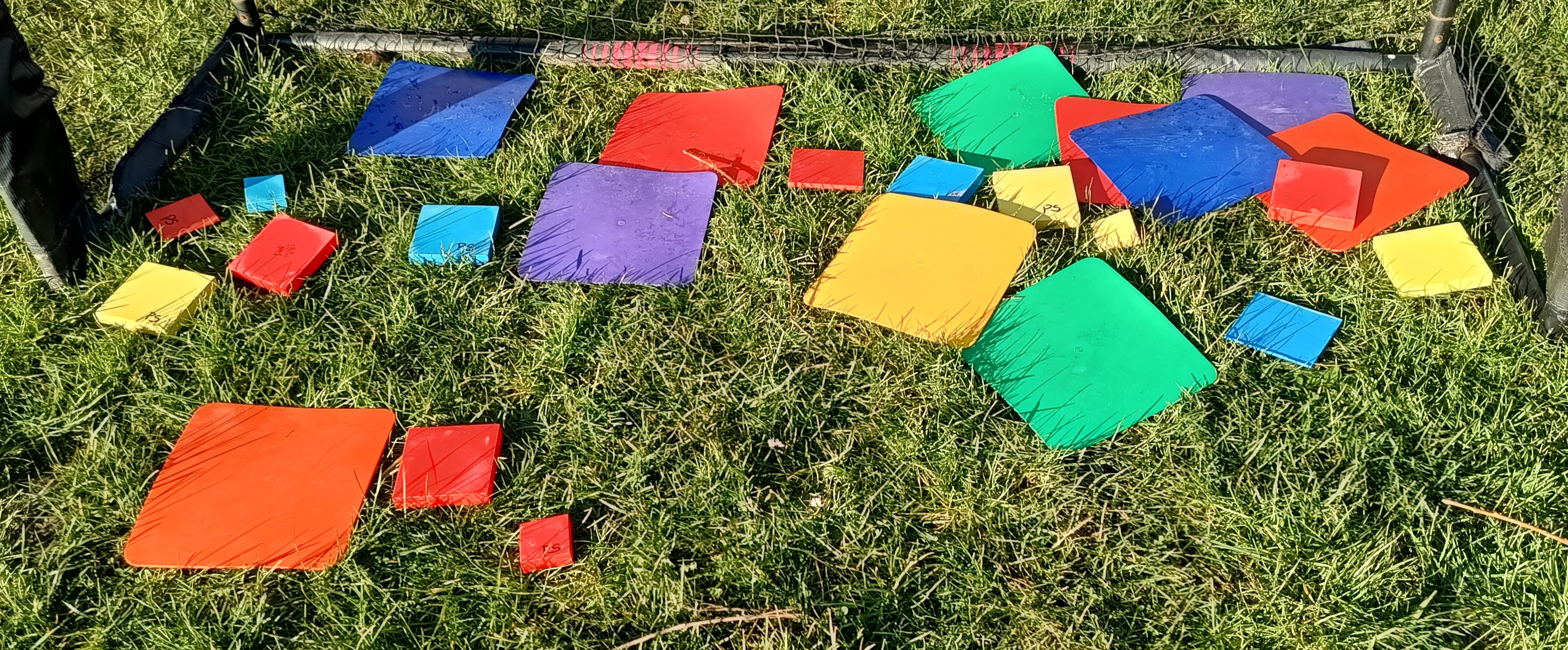 La classe dehors et la fête du carré en PS et MS La classe dehors et la fête du carré en PS et MS