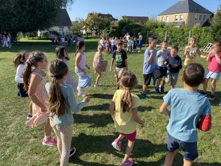 Jeu sportif de rentrée : Les défis aux autres classes de l’école…